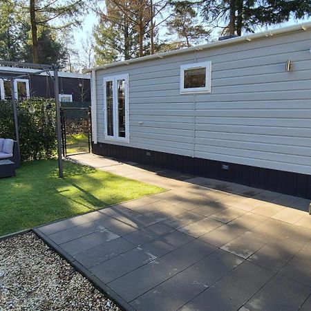 Het Veluwse Boshuisje Knus Chalet Met Omheinde Tuin Op De Veluwe Hoenderloo Exterior photo